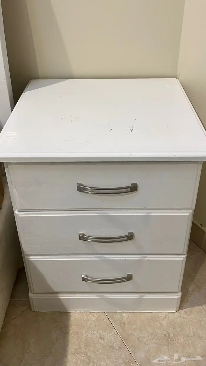 طاولة جانبيه للسرير ( كمودينه) للبيع 0