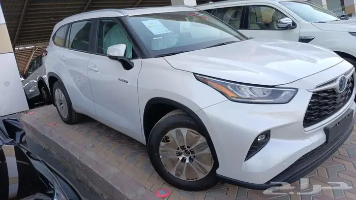 هايلاندر GLE نص فل 2024 أبيض الوللوي 1