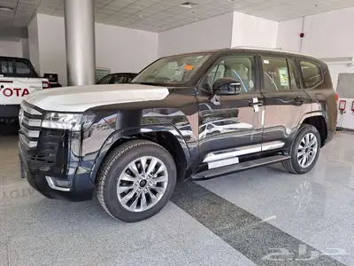 تويوتا لاندكروزر Gxr4 بنزين ( لون أسود ) 2025 11