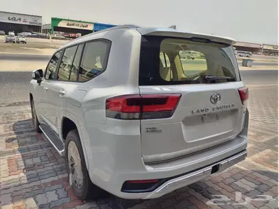 تويوتا لاندكروزر GXR L4 2025 بنزين عبداللطيف جميل 10