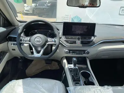 نيسان التيما نص فل SV موديل 2025 11