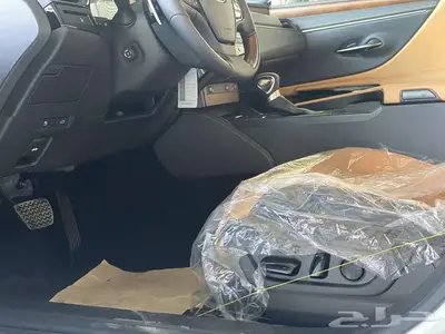 لكزس ES 300 HH موديل 2025 11
