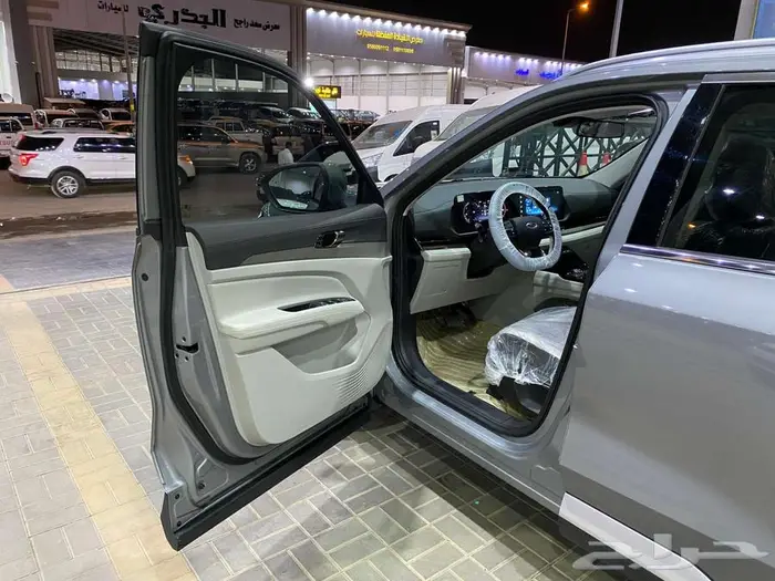 فورد تريتوري ترند 2025 رمادي خليجي ماشيه 200كم 25