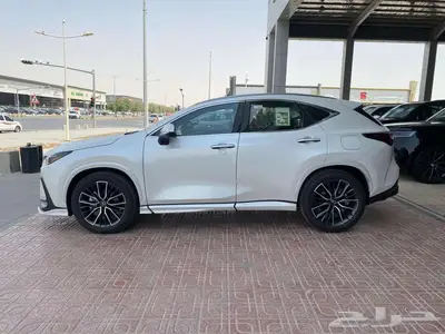 لكزس NX 350CC بنزين 2025 ابيض داخلي احمر. 4
