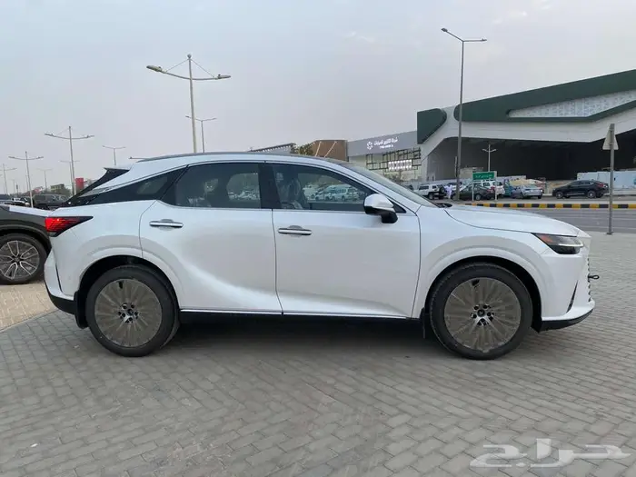 لكزس RX 350 BB 2025بريمي (ابيض -تيتانيوم - اسود). 16