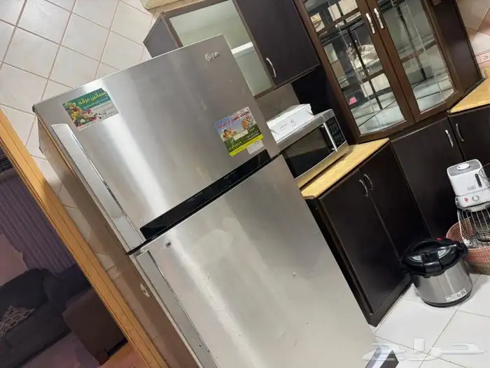 اثاث شقة فاخر للبيع وادوات كهربائية وطاولات طعام واسره 8