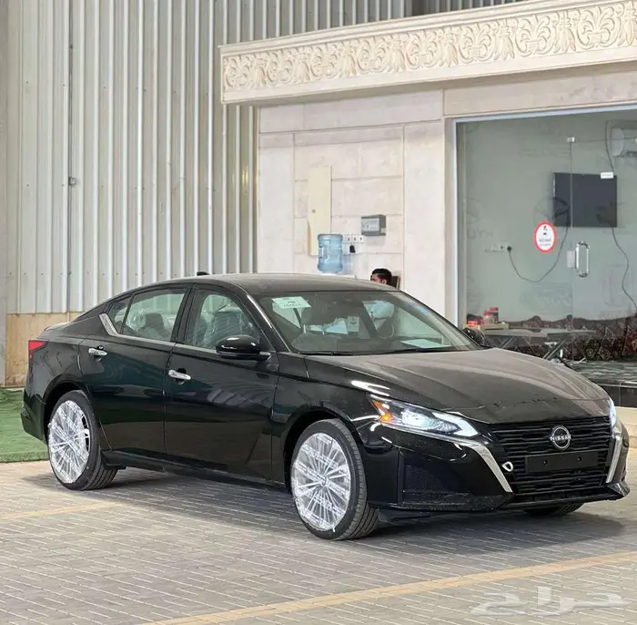 نيسان التيما نص فل واستندر لون اسود موديل 2025 18