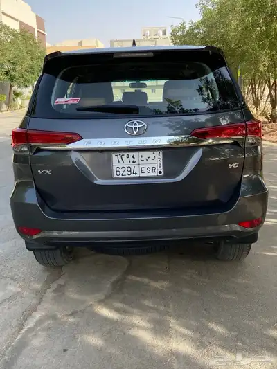 فورشنر 2023 VX بنزين شبه جديد 5