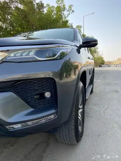 فورشنر 2023 VX بنزين شبه جديد 1
