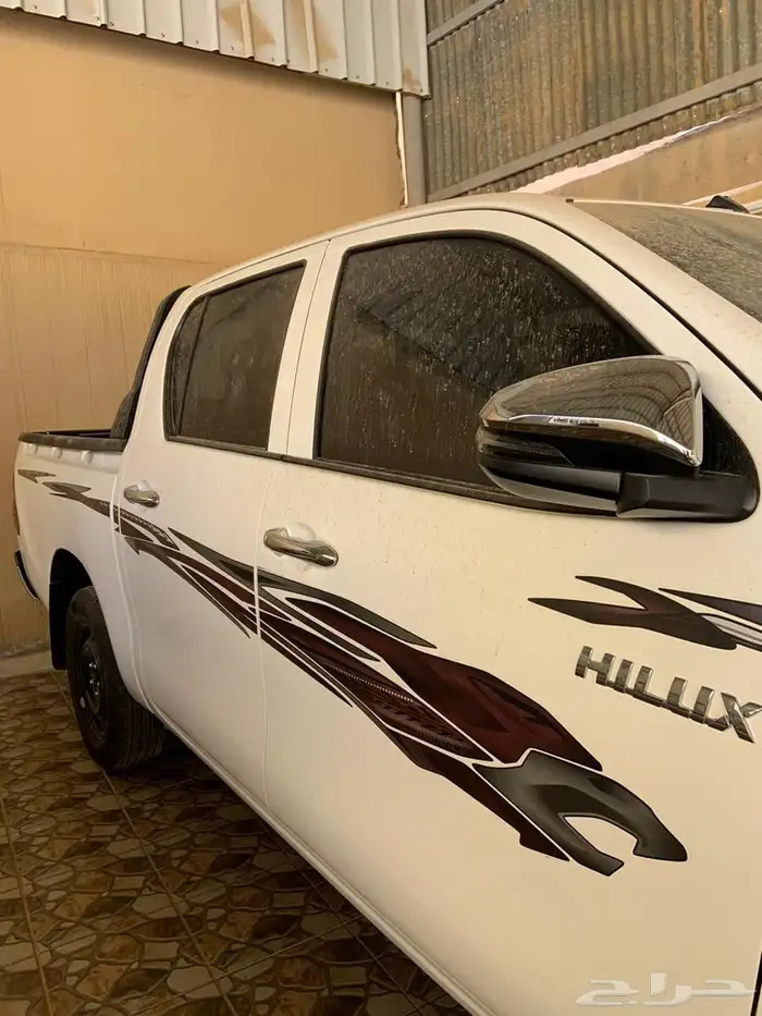 هايلوكس 2023 مخزن   1600kmفقط اخو الجديد 2
