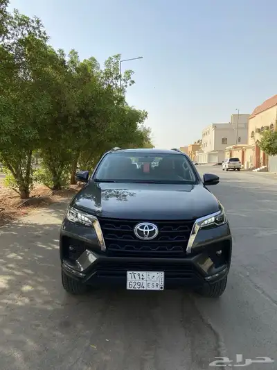 فورشنر 2023 VX بنزين شبه جديد 4