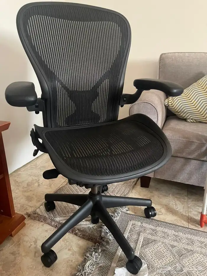 Herman Miller Aeron Chair كرسي هيرمان ملر ( ألاصلي) 0
