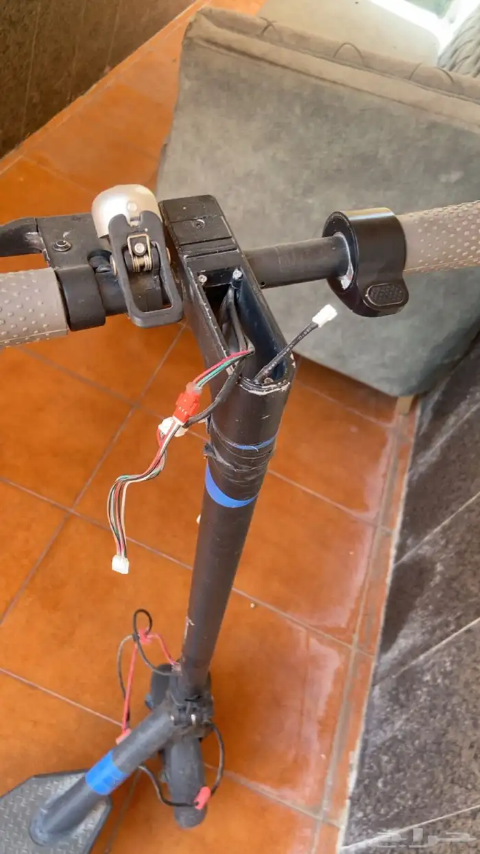 سكوتر للبيع شبه نظيف مستخدم شهر واحد الي خربان واضح 0