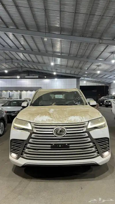 لكزس 2024 LX600 فئة BB ثلاث مقاعد شاشات سعودي ابيض اف وايت 1