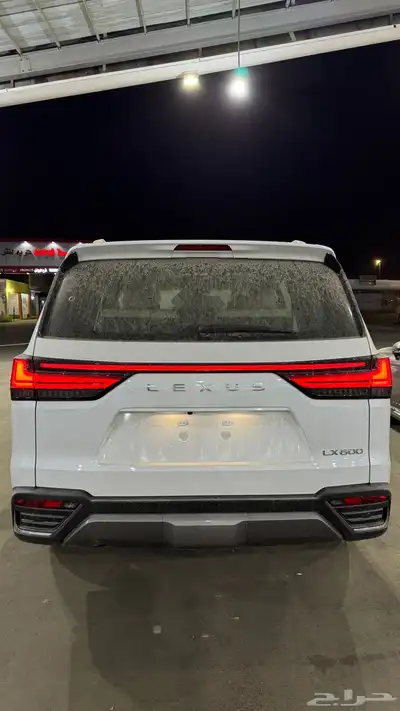 لكزس 2024 LX600 فئة BB ثلاث مقاعد شاشات سعودي ابيض اف وايت 3