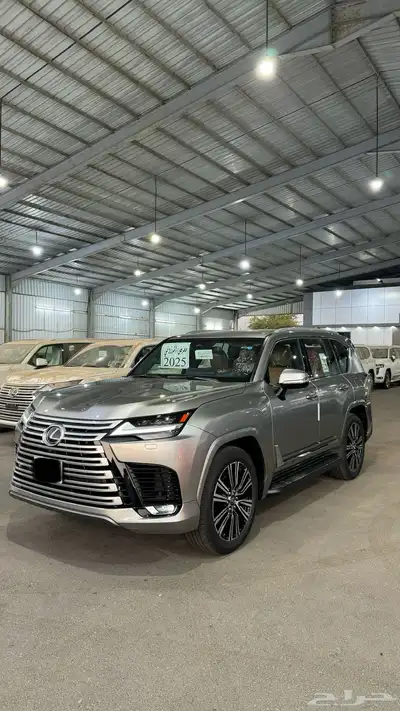 لكزس 2025 LX600 فئة BB ثلاث مقاعد شاشات سعودي ماشي 2300 كيلو 2
