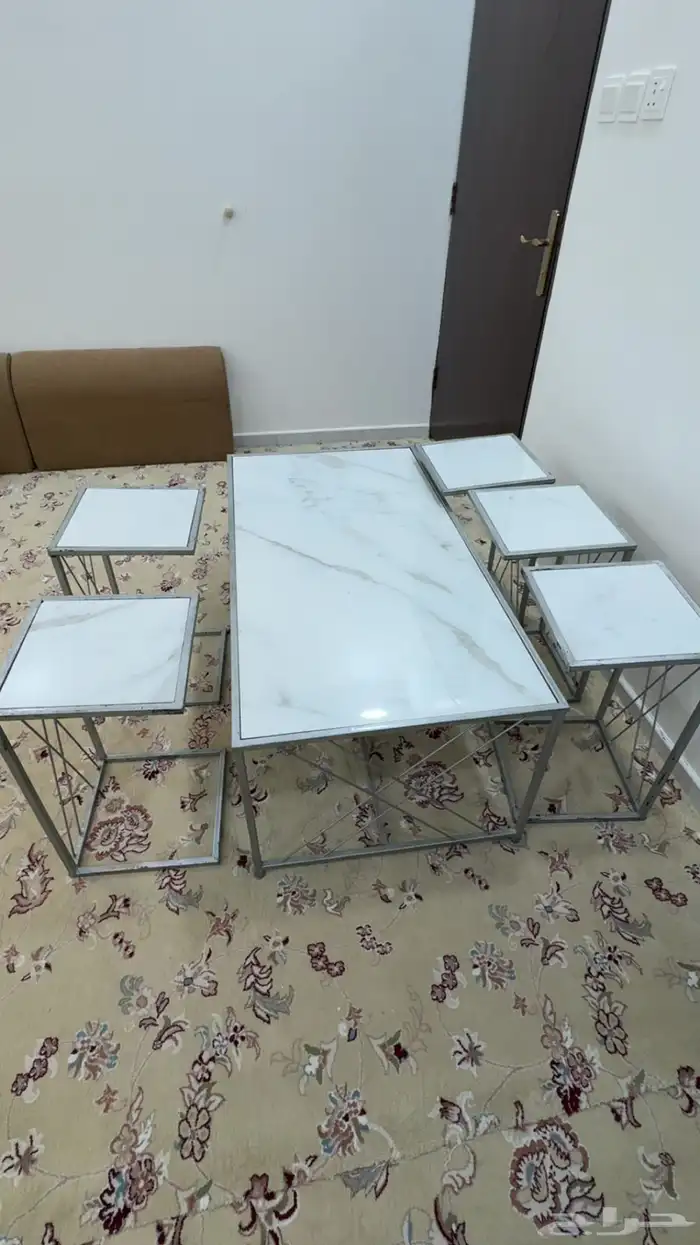 طاوله للبيع وست قطع معها كامله 2