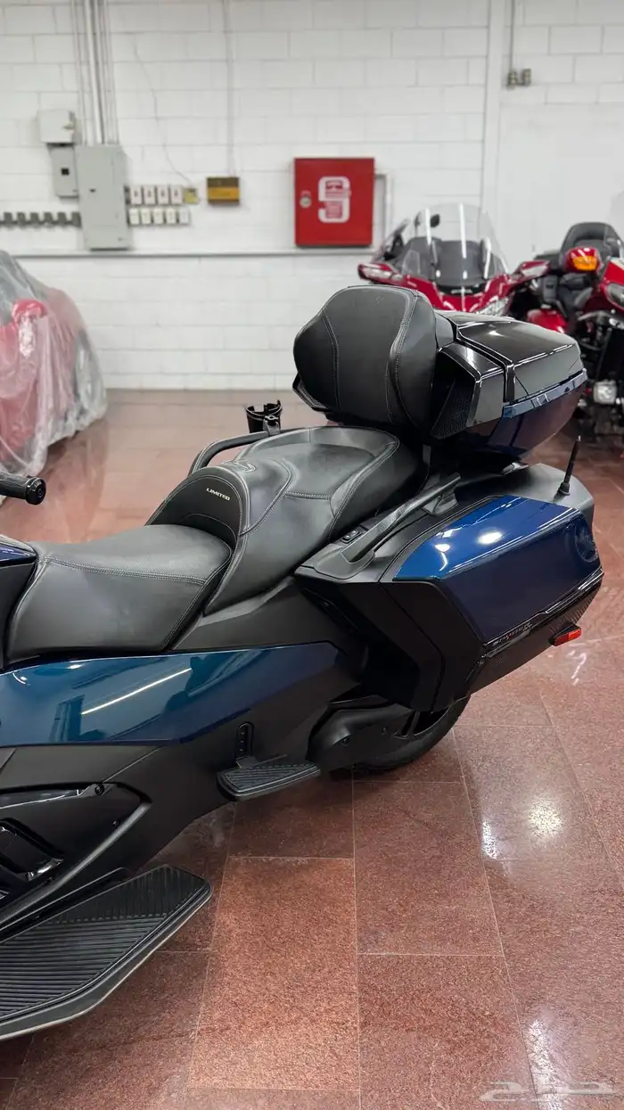 can am spyder 8