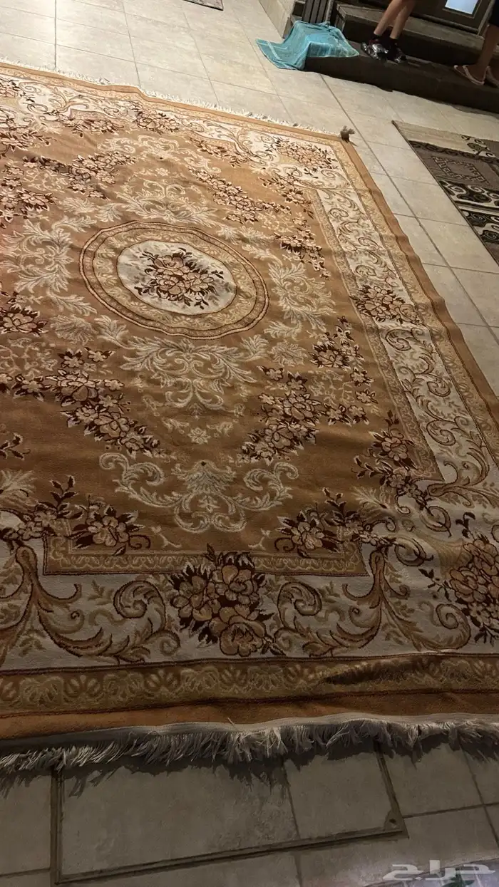 اثاث للبيع كنب استخدام نظيف كامل مع الطاولات مع السجاد 4
