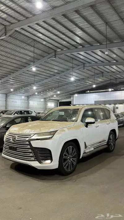 لكزس 2024 LX600 فئة BB ثلاث مقاعد شاشات سعودي ابيض اف وايت 2