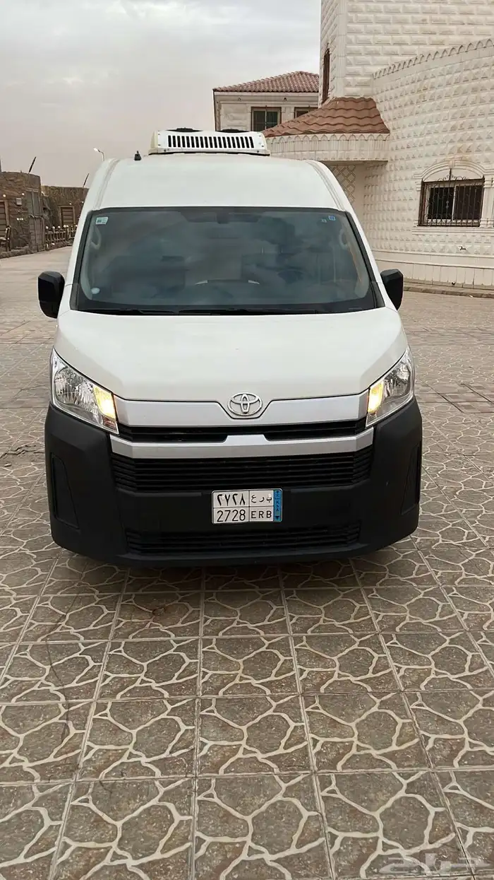 باص تيوتا هايس 4