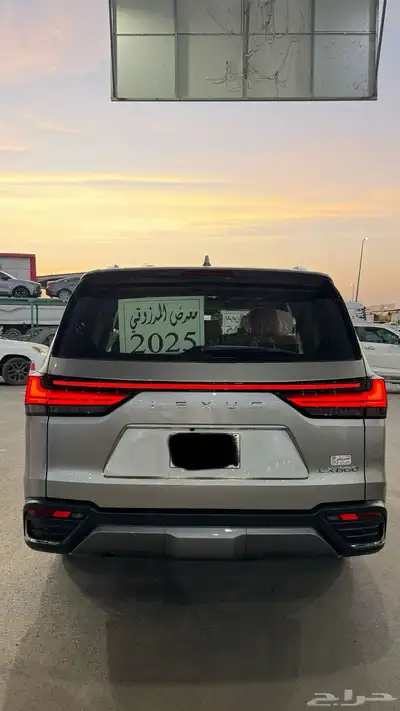 لكزس 2025 LX600 فئة BB ثلاث مقاعد شاشات سعودي ماشي 2300 كيلو 3