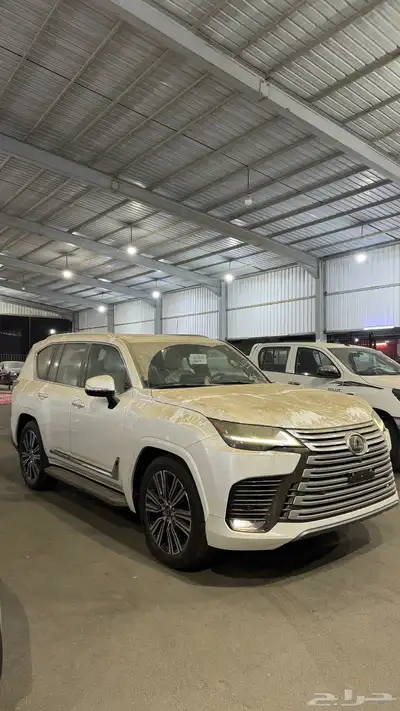 لكزس 2024 LX600 فئة BB ثلاث مقاعد شاشات سعودي ابيض اف وايت 0