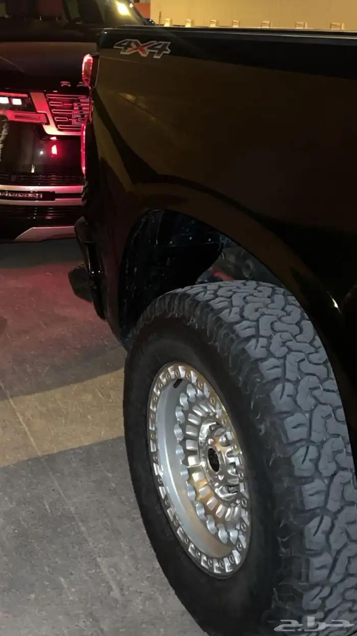للبيع جنوط بلاك رينو فضي مع كفرات سلفرادو وسييرا 1