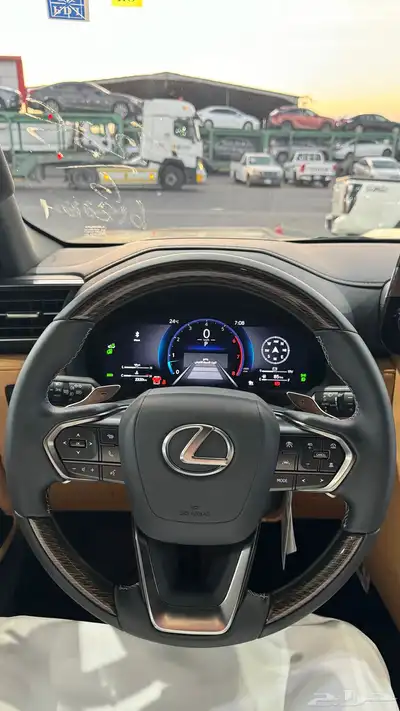 لكزس 2025 LX600 فئة BB ثلاث مقاعد شاشات سعودي ماشي 2300 كيلو 5