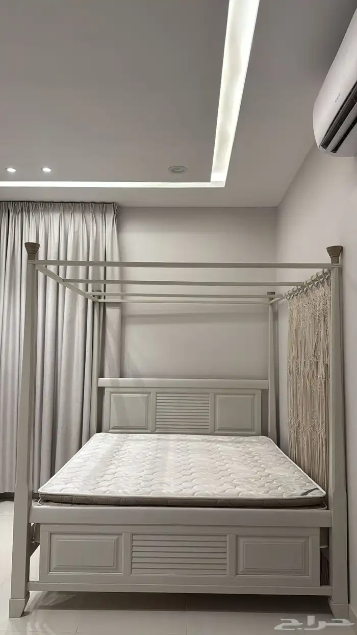 سرير كينج باعمدة - لويس - 180x200 سم 1