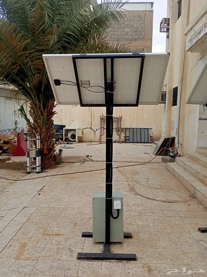 منظومة طاقه شمسيه لإنارة حفريات الطرق 1