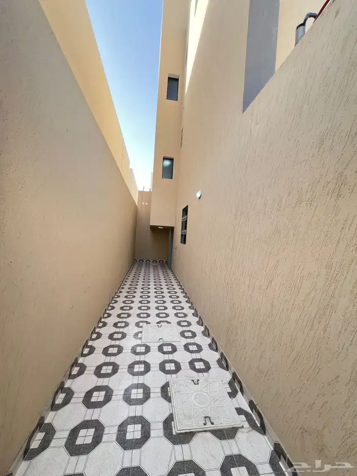 ادوار بصك للبيع ارضيه وعلويه مع ملحق موقع ممتاز بالدار 14