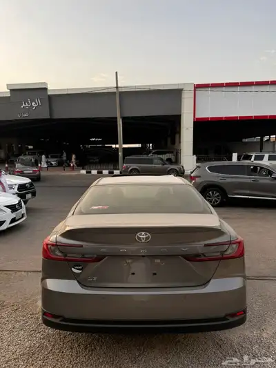 تويوتا كامري 2025 LE بنزين سعودي جديد اللون تيتانيوم 6