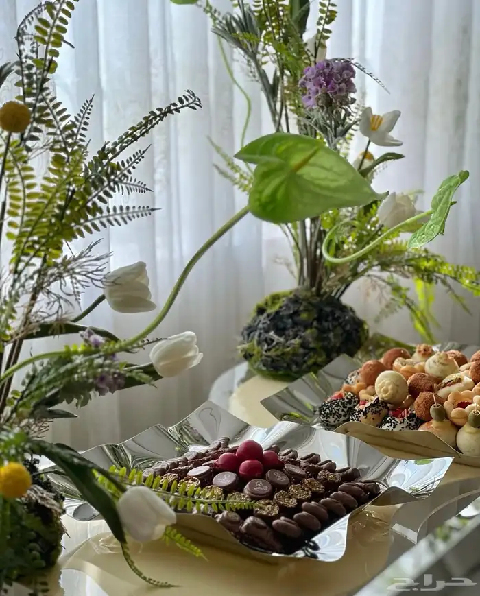 للبيع طاولة استقبال باغراضها كلها 1