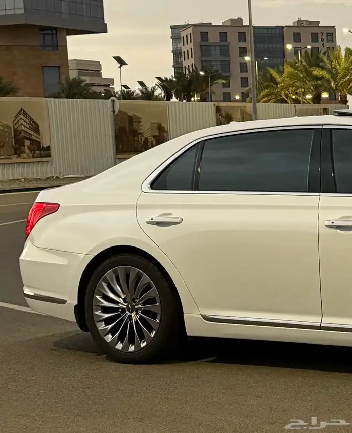 جينسس G90 2018 رويال V8 7