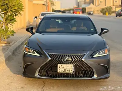 لكزس 2020 ES350 فل كامل للبيع 8