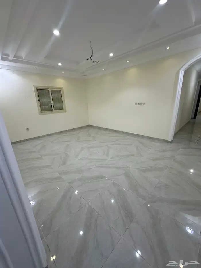عماره فاخره للبيع او للايجار كل شقه علي حدى في حي الورود بجد 12