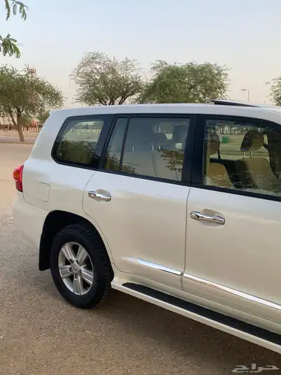 لاندكروزر 2013 سعودي 40