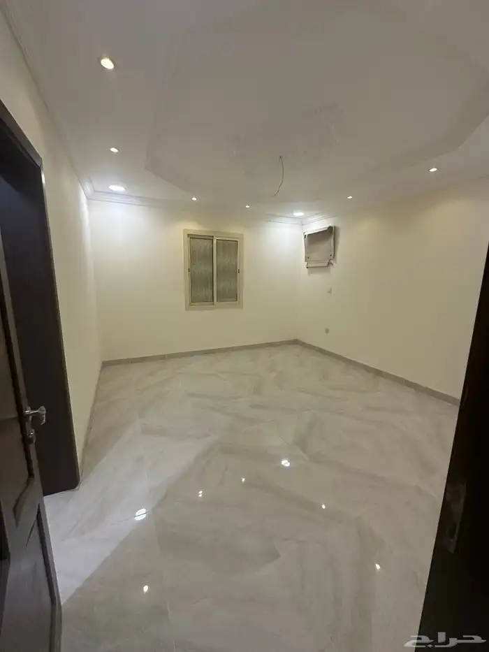 عماره فاخره للبيع او للايجار كل شقه علي حدى في حي الورود بجد 15