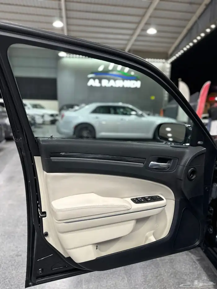 كرايزلر C300 اسود 2021 هيمي V8 5.7 معرض(الرشيدي) 24