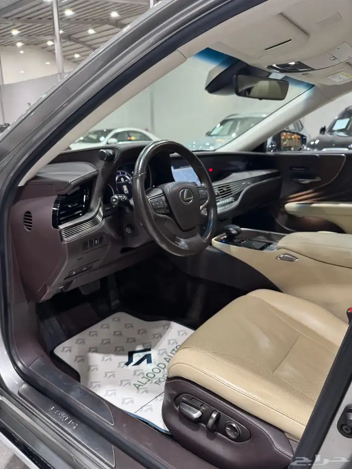 لكزس LS350L موديل 2018 فل كامل مستعمل . 12