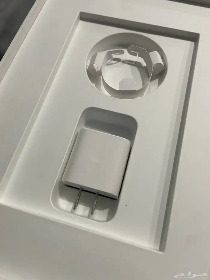 ايباد ابل الجيل العاشر   ابل بنسل ( usb-c )   ماجيك كيبورد 4
