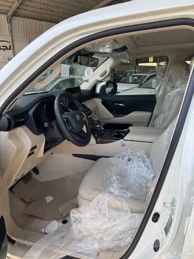 تويوتا لاندكروزر GXR4 بنزين 2025 8