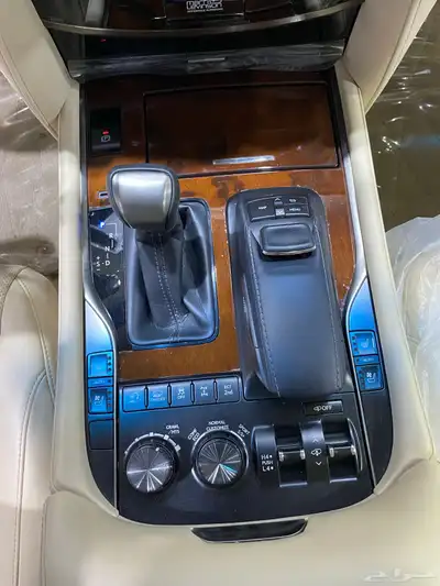 للبيع لكزس LX570 بلاك اديشن 2021 خليجي عداد قليل 65 الف 20