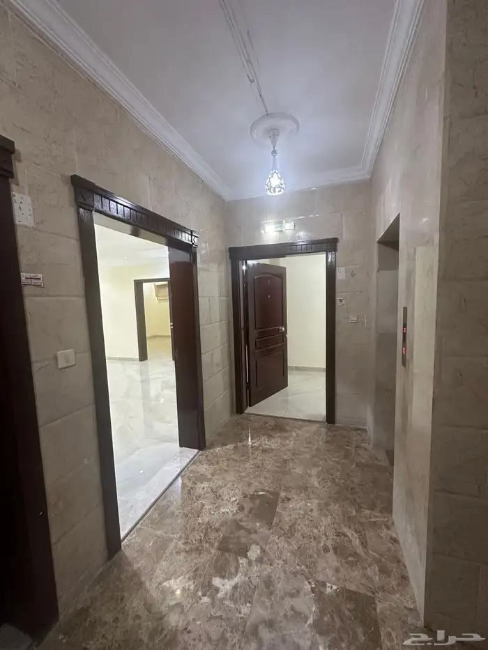 عماره فاخره للبيع او للايجار كل شقه علي حدى في حي الورود بجد 17