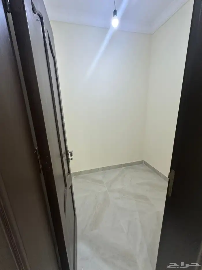عماره فاخره للبيع او للايجار كل شقه علي حدى في حي الورود بجد 11