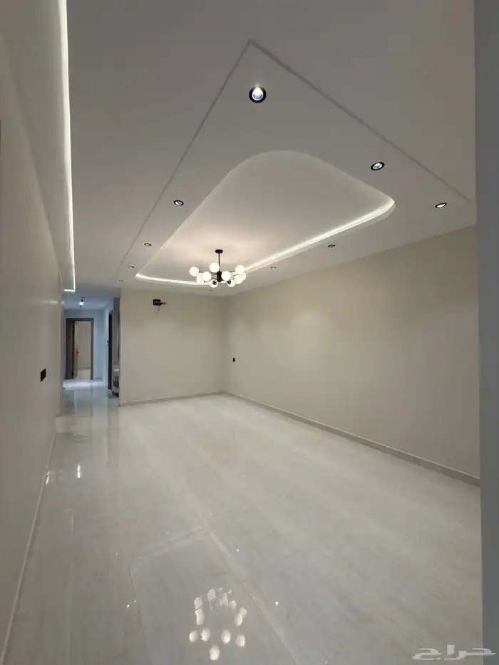 للبيع ادوار ارضيه بحوش وروفات علويه بدرج داخلى وخارجي 37