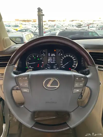للبيع لكزس LX570DD فل كامل 2014 عبداللطيف عداد قليل 86 الف 17