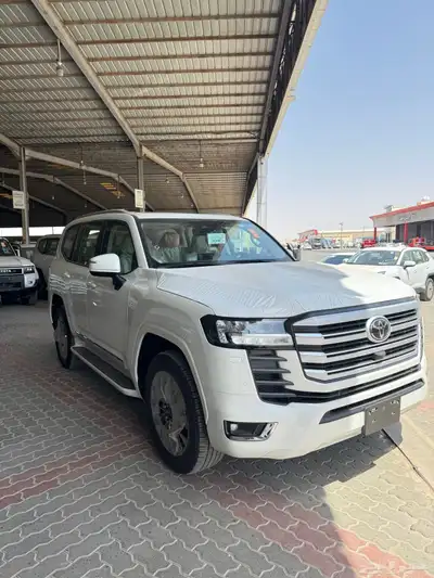 تويوتا لاندكروزر GXR4 بنزين 2025 1