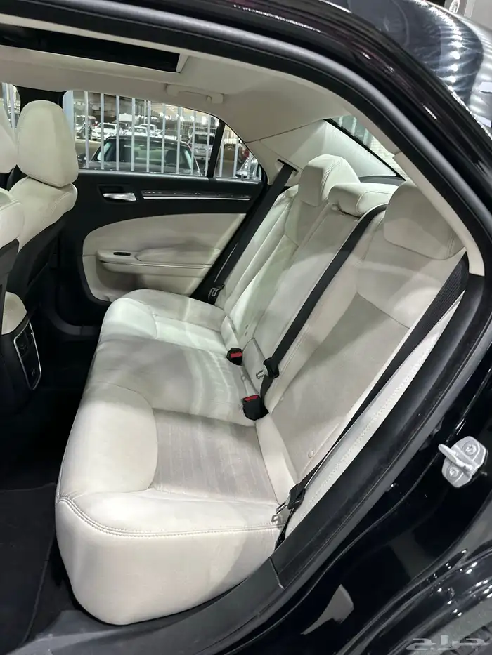 كرايزلر C300 اسود 2021 هيمي V8 5.7 معرض(الرشيدي) 22